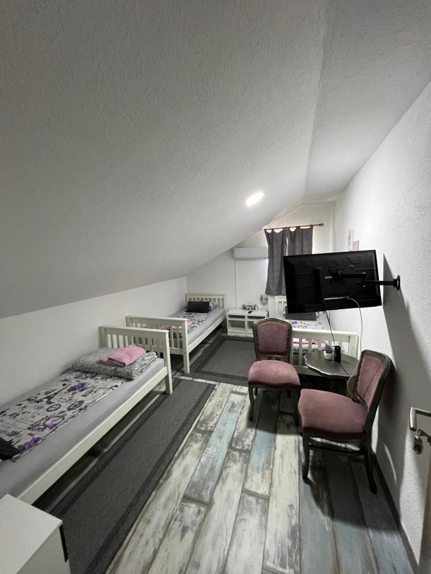 Prenociste-Sobe-Rooms-Aman Bihać Quarto foto